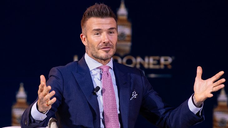 Stín minulosti znovu padl na Beckhama. Jeho bývalá asistentka opět tvrdí, že spolu měli poměr