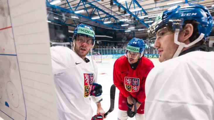 Český tým míří za obhajobou. Rulík se odstřihl od světa, Pastrňák už kouzlí na tréninku